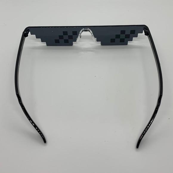 Meme 8-bit pixelated sunglasses 🕶 old school game - Picture 5 of 12